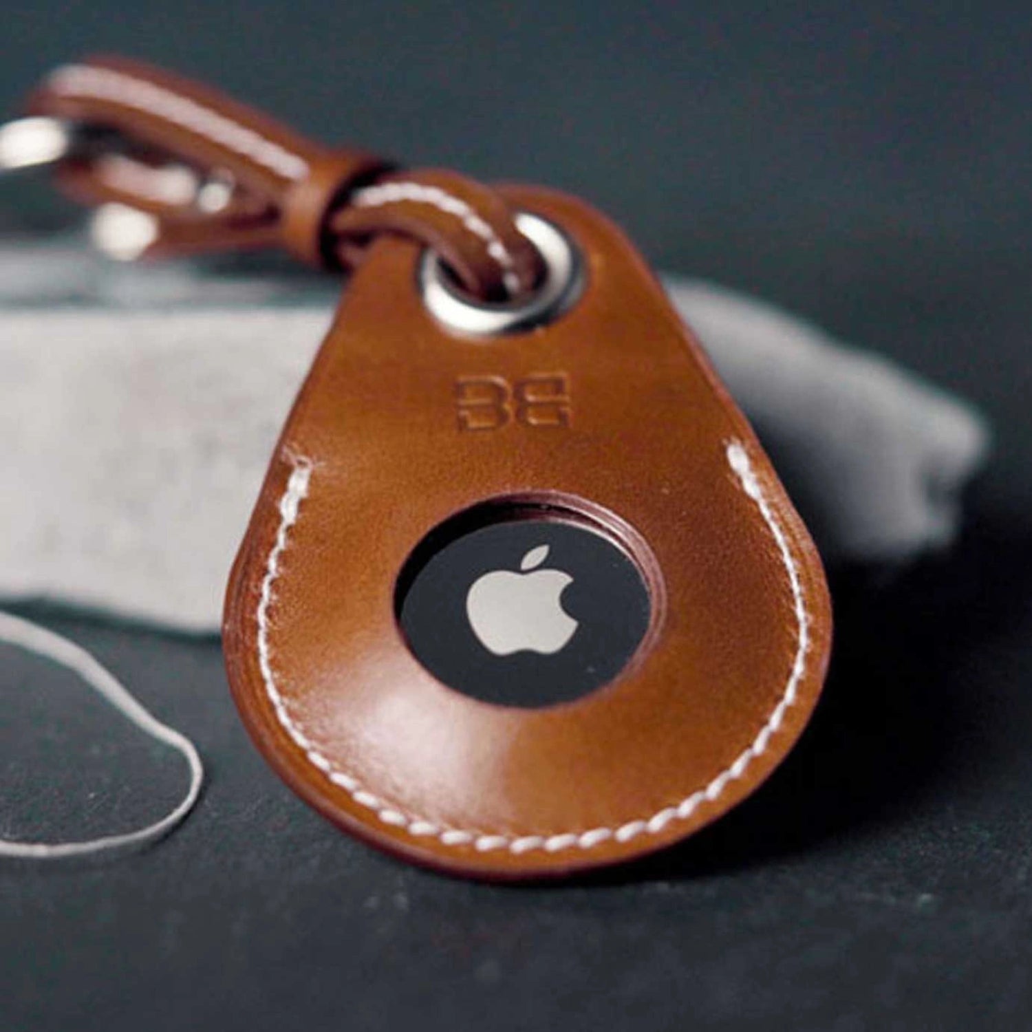 Airtag leather key ring 人気のgolden brown。 AirTag Leather Key Ring - (PRODUCT)RED - Walmart.com