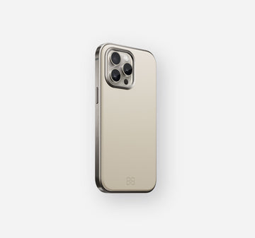 Classic Case Titanium | Off White | iPhone 15 Pro Max