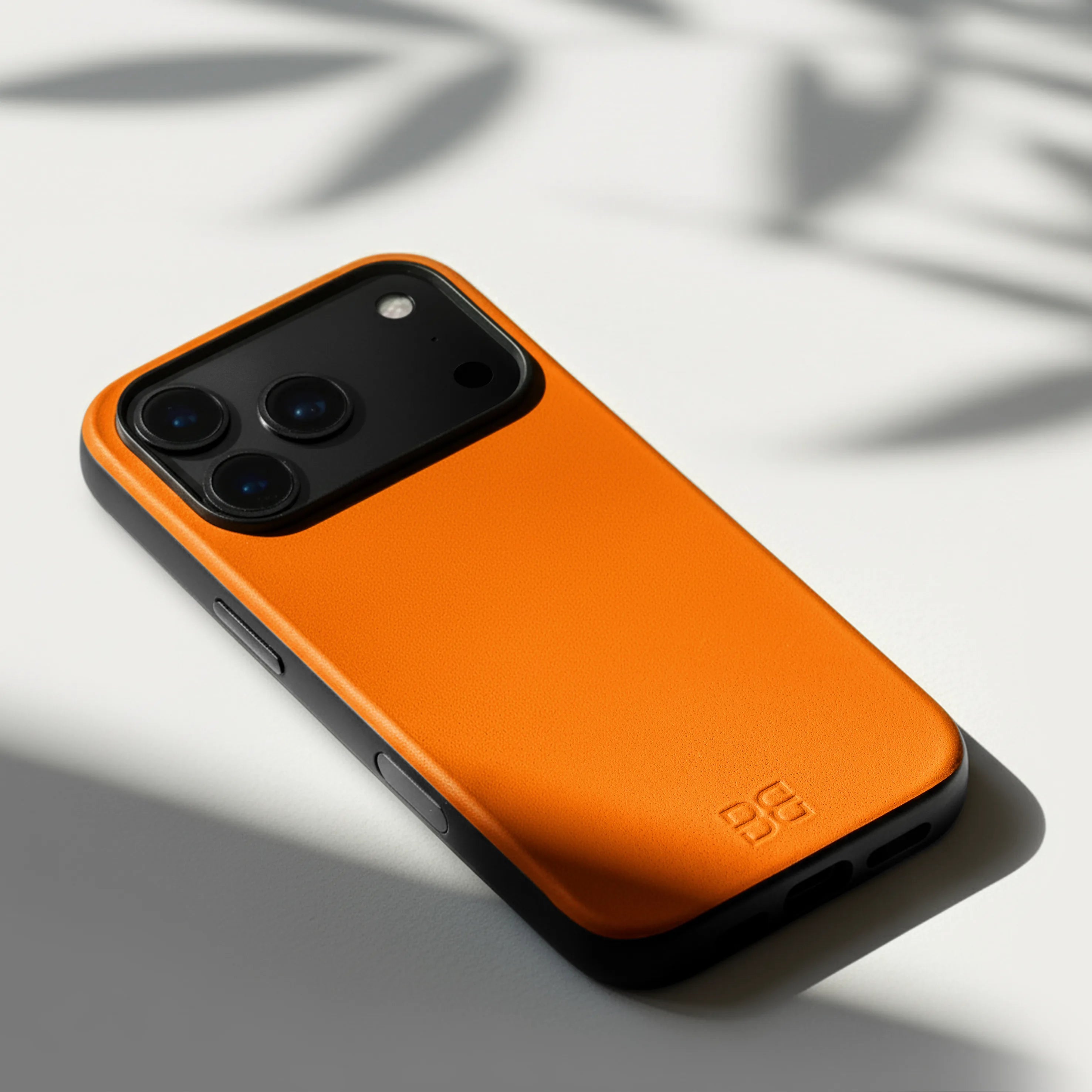 Shocking Orange / iPhone 17 Pro