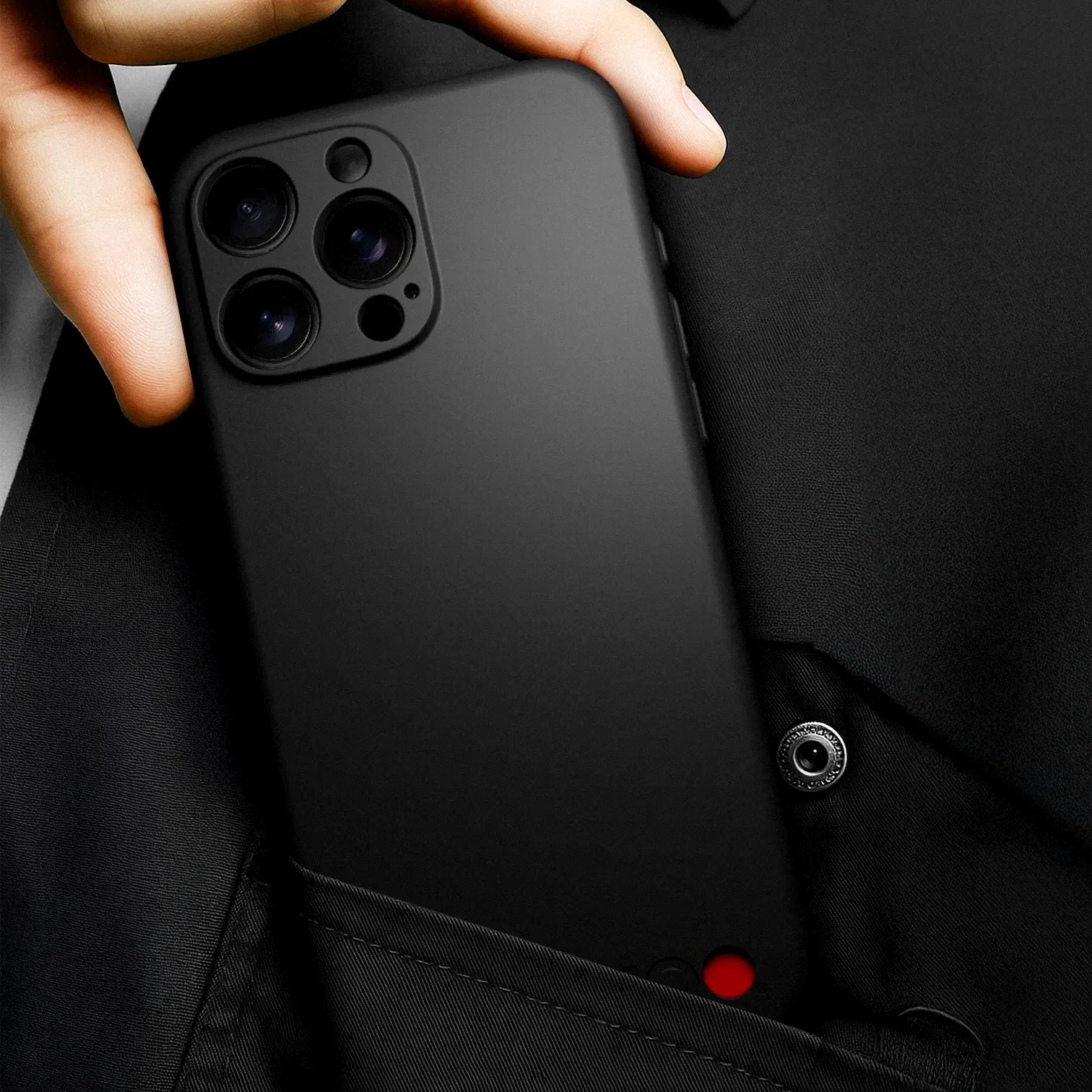 Schwarz / iPhone 16 Pro