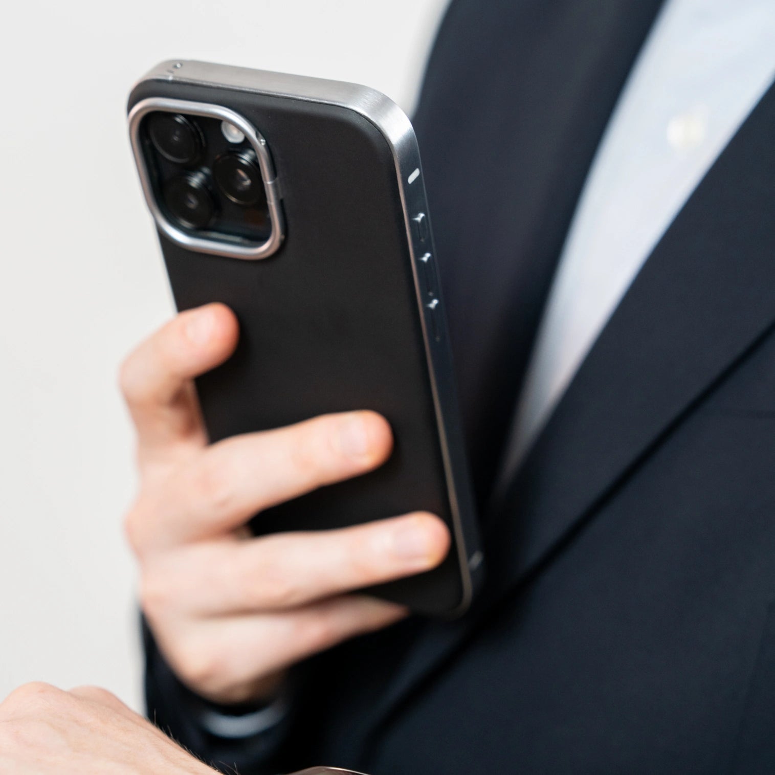 iPhone 16 Pro / Schwarz / Ja