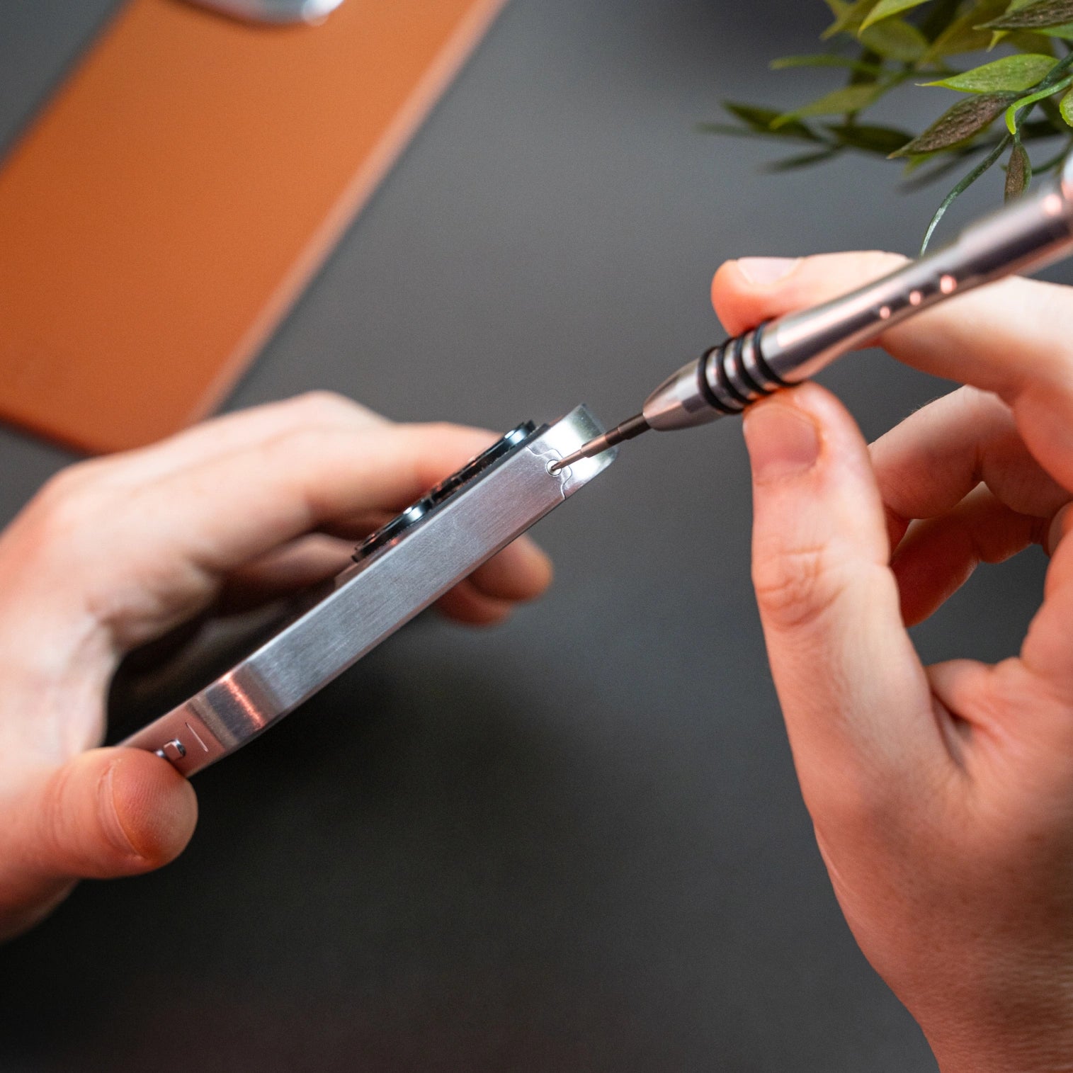 iPhone 16 Pro Max / Silber / Ja