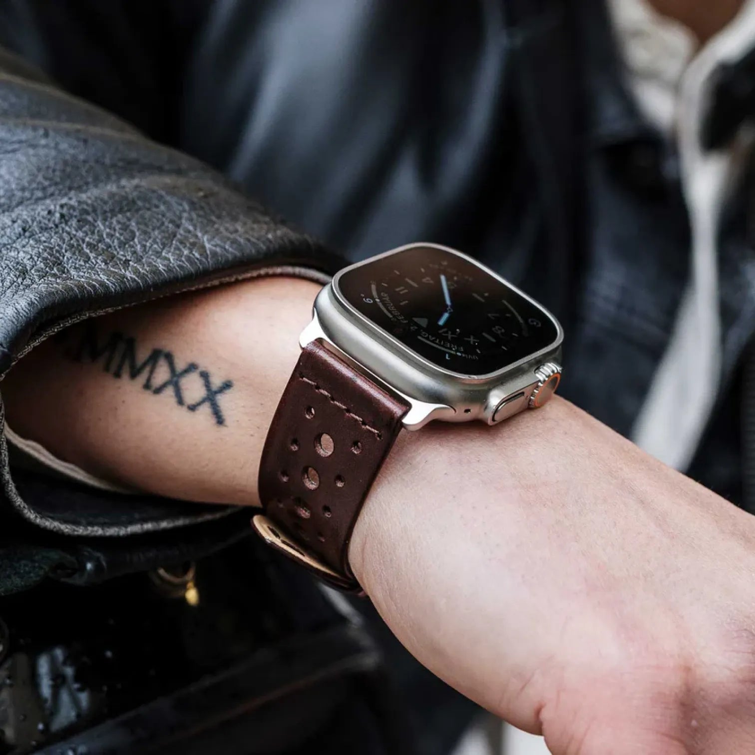 Dunkelbraun / 42mm / Silber Matt