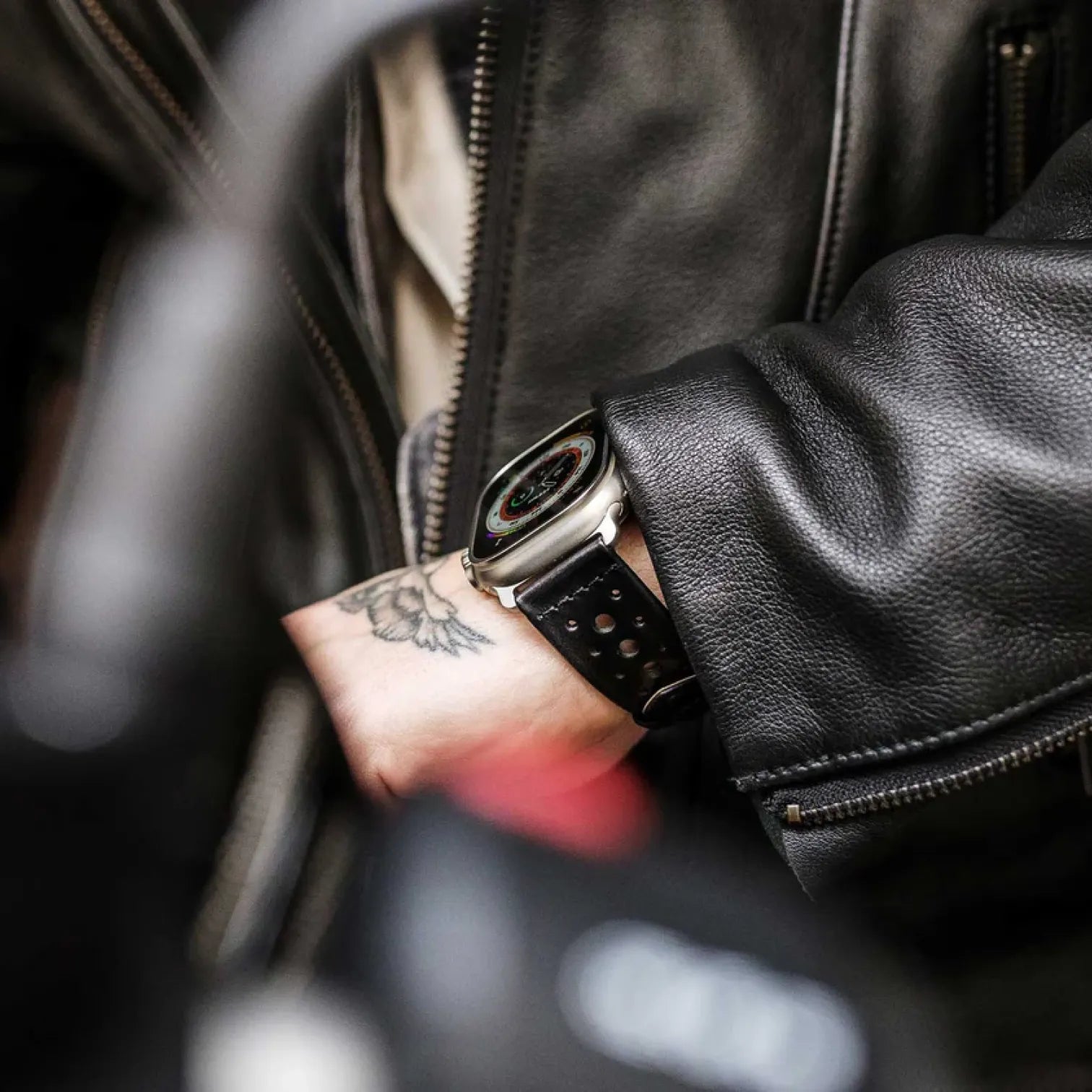 Tiefschwarz / 42mm / Silber Matt