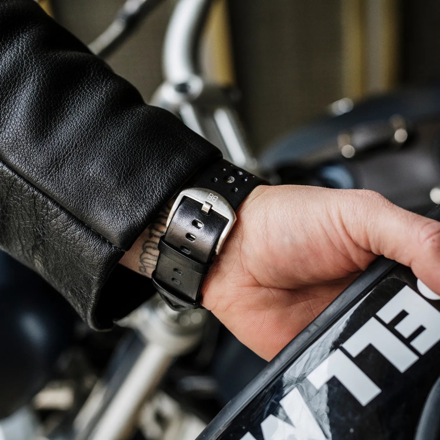 Tiefschwarz / 42mm / Schwarz Poliert