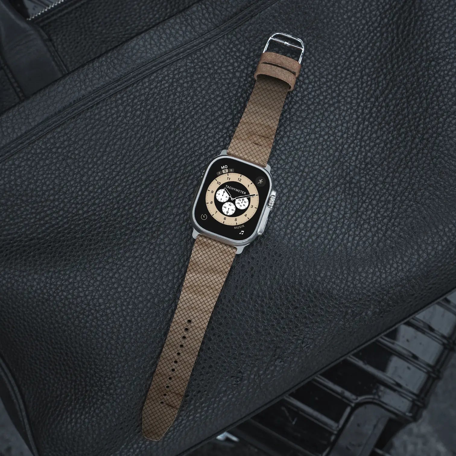 Eiche / 46mm / Titan Gold